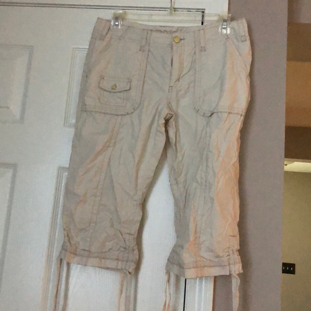 Limited two capris - Picture 2 of 3